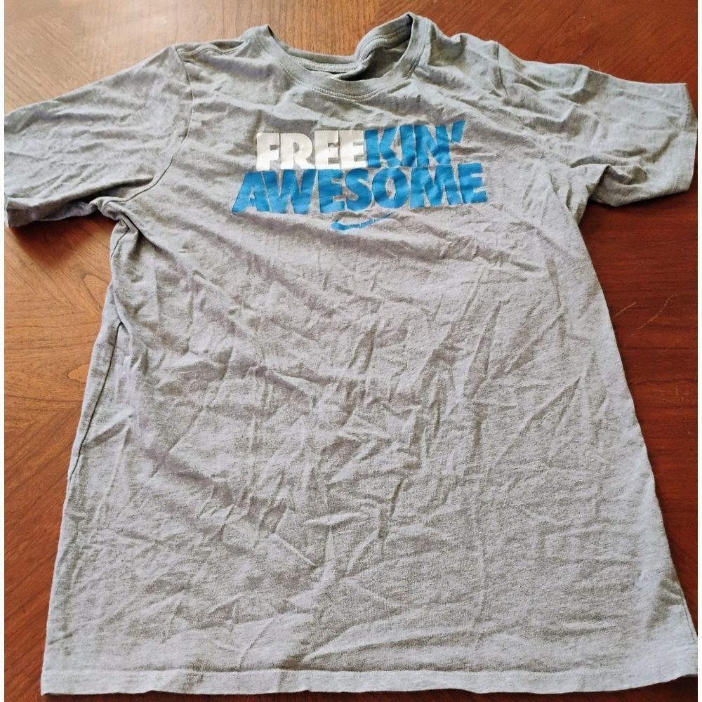 (0964) Nike Kids T-Shirt "Freekin' Awesome" - Size: XL